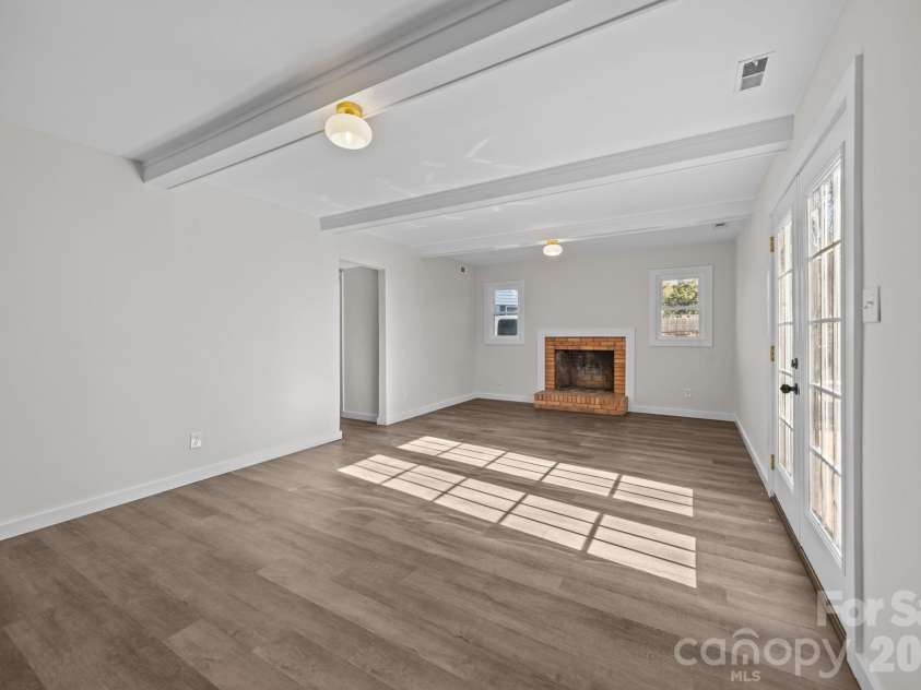 5324 Cheval Place, Charlotte, NC 28205.  MLS# CAR4326917, YatesRealty ID 10317. 