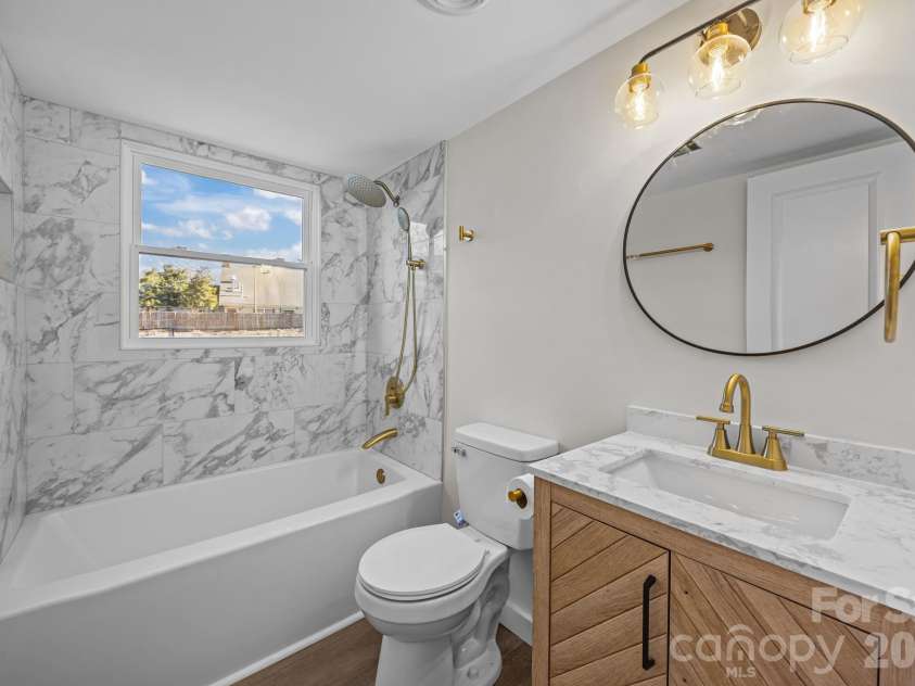 5324 Cheval Place, Charlotte, NC 28205.  MLS# CAR4326917, YatesRealty ID 10317. 