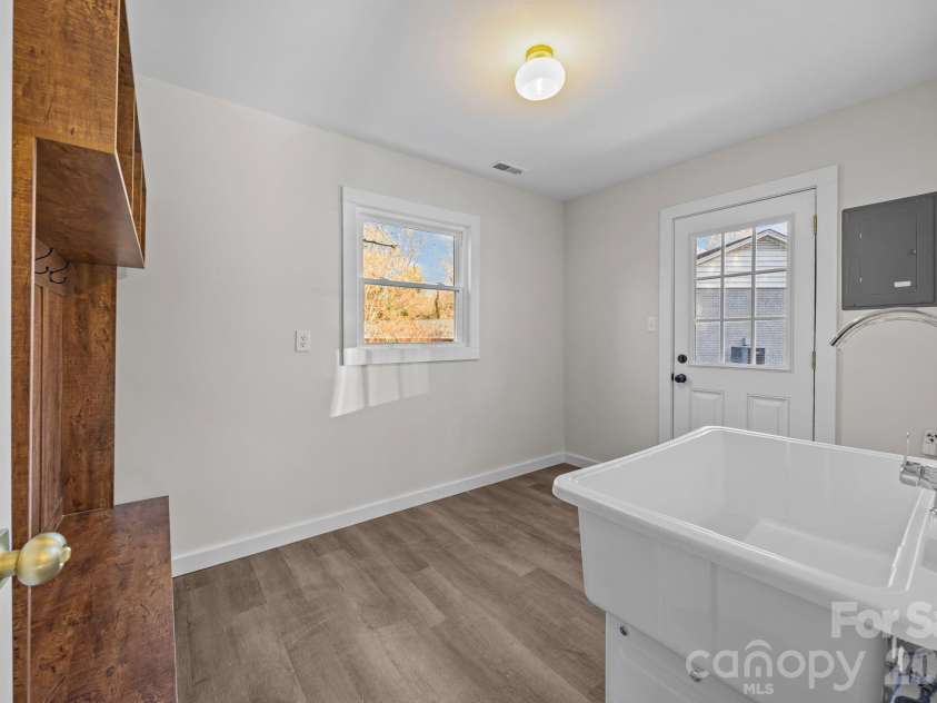 5324 Cheval Place, Charlotte, NC 28205.  MLS# CAR4326917, YatesRealty ID 10317. 
