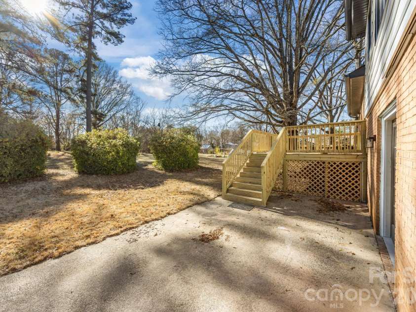 5324 Cheval Place, Charlotte, NC 28205.  MLS# CAR4326917, YatesRealty ID 10317. 