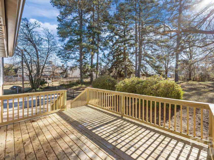 5324 Cheval Place, Charlotte, NC 28205.  MLS# CAR4326917, YatesRealty ID 10317. 
