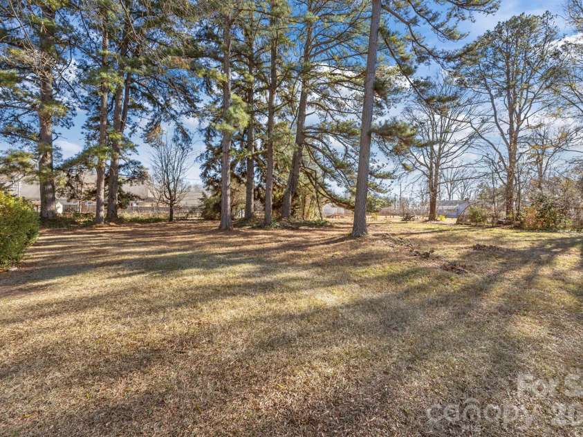 5324 Cheval Place, Charlotte, NC 28205.  MLS# CAR4326917, YatesRealty ID 10317. 