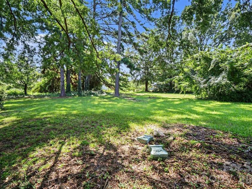 5324 Cheval Place, Charlotte, NC 28205.  MLS# CAR4421359, YatesRealty ID 10317. Backyard