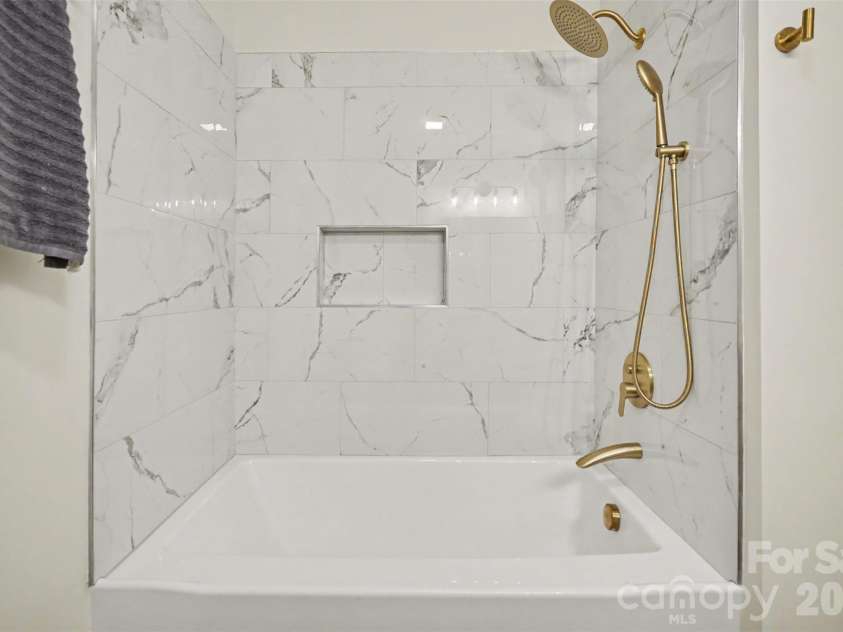 5324 Cheval Place, Charlotte, NC 28205.  MLS# CAR4421359, YatesRealty ID 10317. Bathroom 2