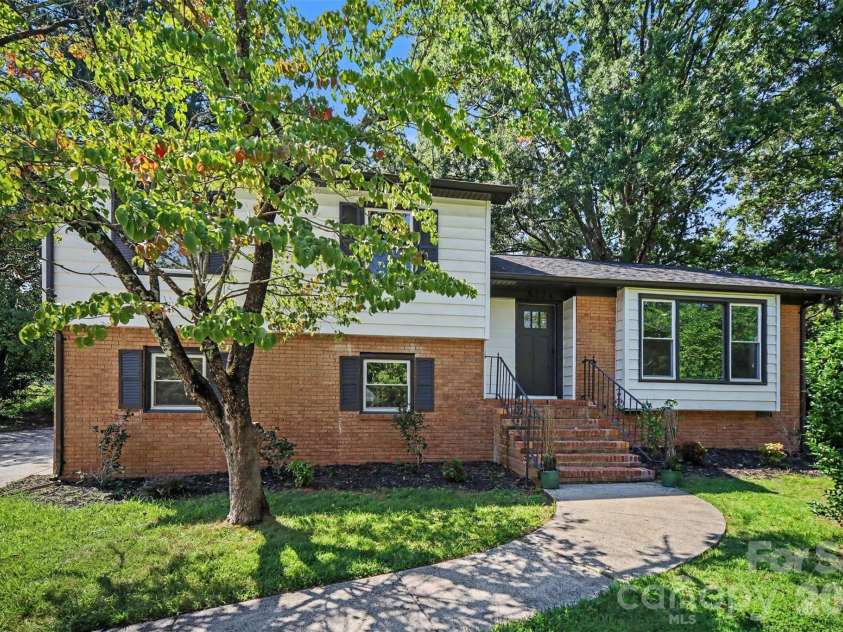 5324 Cheval Place, Charlotte, NC 28205.  MLS# CAR4421359, YatesRealty ID 10317. Front Exterior