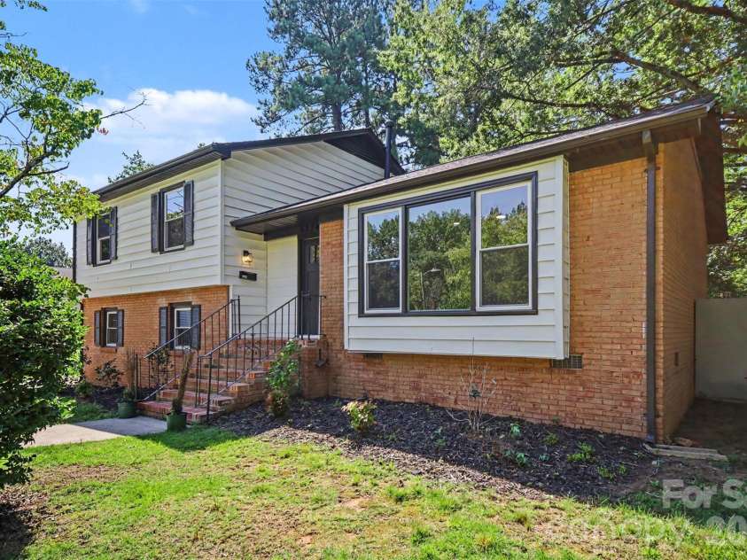 5324 Cheval Place, Charlotte, NC 28205.  MLS# CAR4421359, YatesRealty ID 10317. Front Exterior