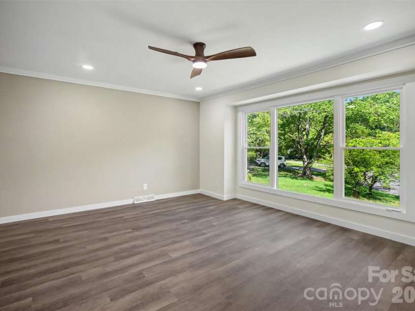 5324 Cheval Place, Charlotte, NC 28205.  MLS# CAR4421359, YatesRealty ID 10317. Front living room