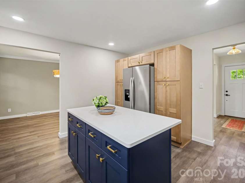 5324 Cheval Place, Charlotte, NC 28205.  MLS# CAR4421359, YatesRealty ID 10317. Kitchen