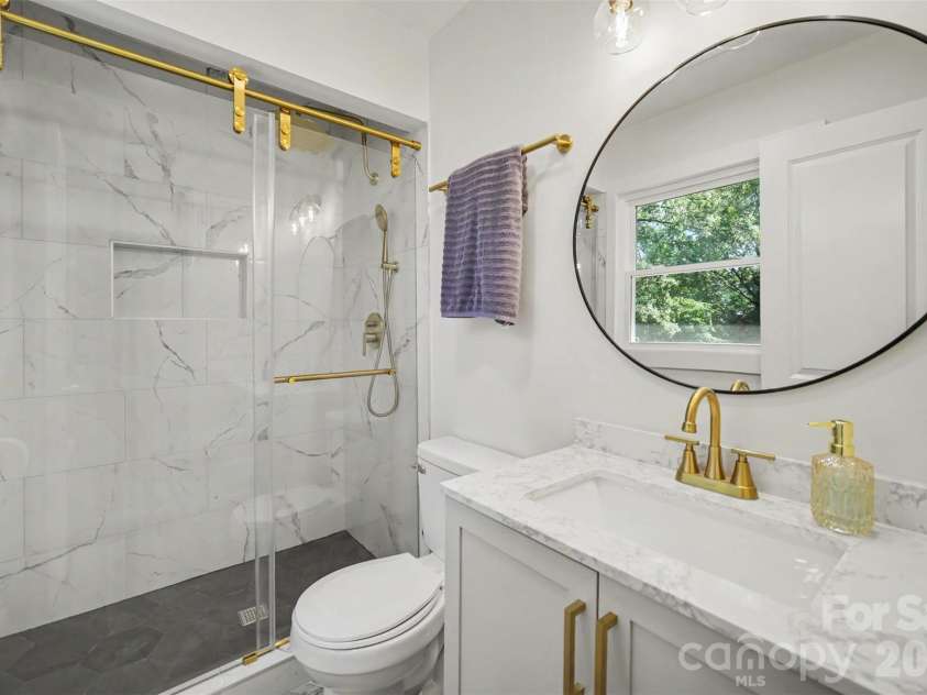 5324 Cheval Place, Charlotte, NC 28205.  MLS# CAR4421359, YatesRealty ID 10317. Primary bathroom