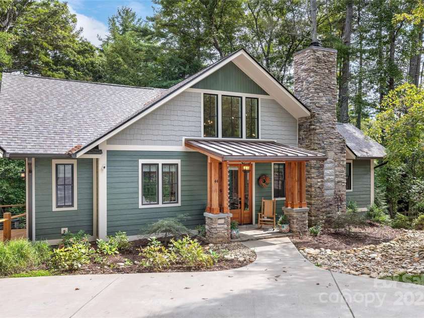 44 Hawberry Court, Asheville, NC 28805.  MLS# CAR4178664, YatesRealty ID 10318. 