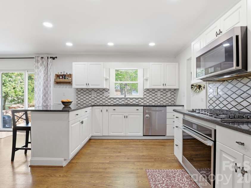 8325 Fallsdale Drive, Charlotte, NC 28214.  MLS# CAR4363701, YatesRealty ID 10318. 