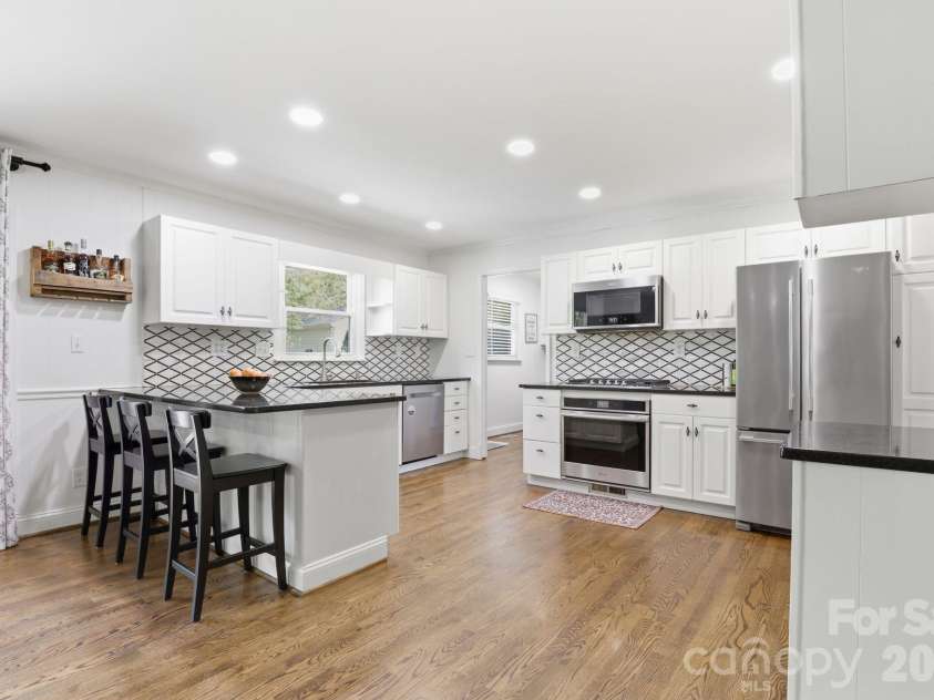8325 Fallsdale Drive, Charlotte, NC 28214.  MLS# CAR4363701, YatesRealty ID 10318. 