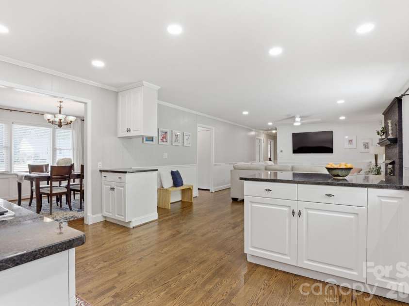 8325 Fallsdale Drive, Charlotte, NC 28214.  MLS# CAR4363701, YatesRealty ID 10318. 