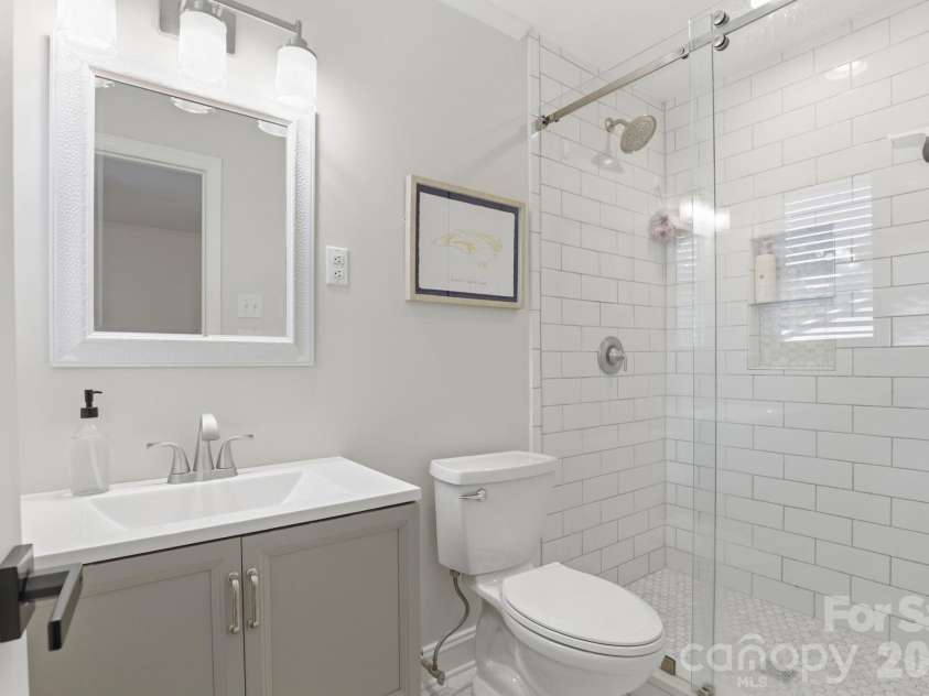 8325 Fallsdale Drive, Charlotte, NC 28214.  MLS# CAR4363701, YatesRealty ID 10318. 