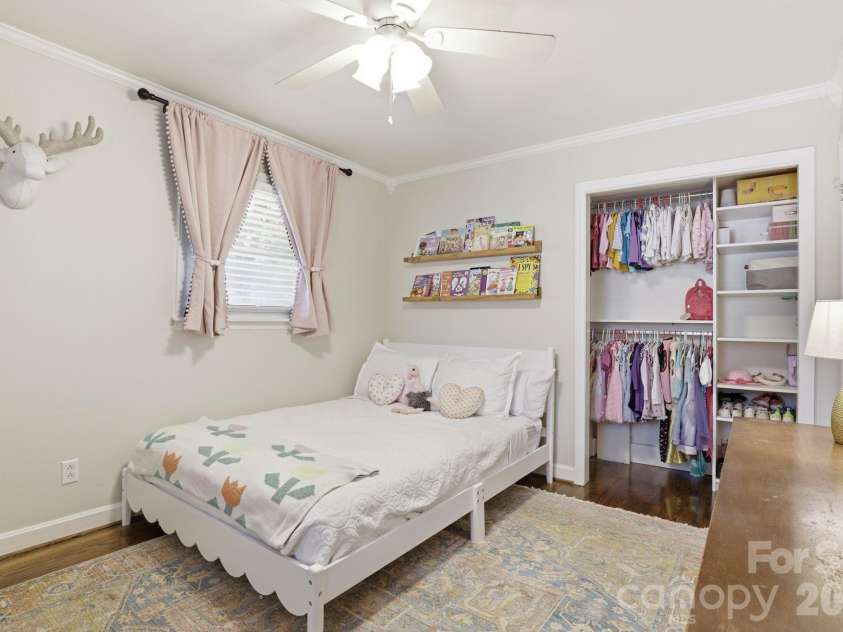 8325 Fallsdale Drive, Charlotte, NC 28214.  MLS# CAR4363701, YatesRealty ID 10318. 