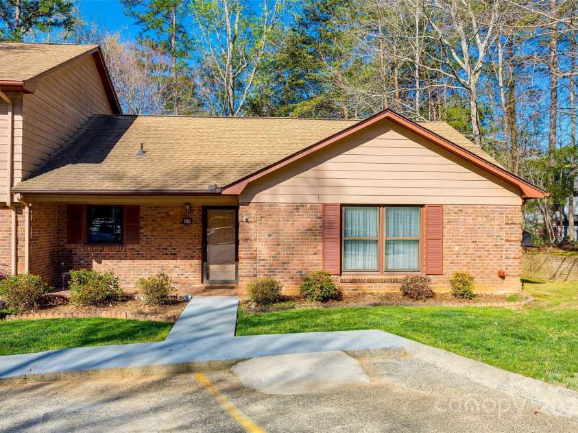 106 Jason Court, Fort Mill, SC 29715.  MLS# CAR4241499, YatesRealty ID 10319. 