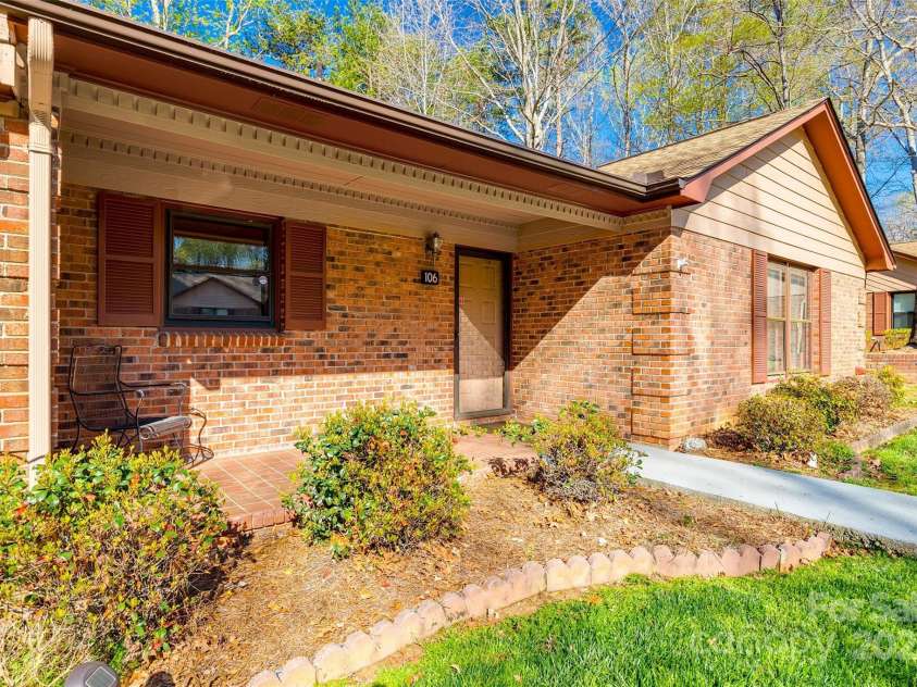 106 Jason Court, Fort Mill, SC 29715.  MLS# CAR4241499, YatesRealty ID 10319. 