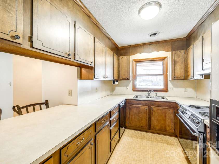 106 Jason Court, Fort Mill, SC 29715.  MLS# CAR4241499, YatesRealty ID 10319. 