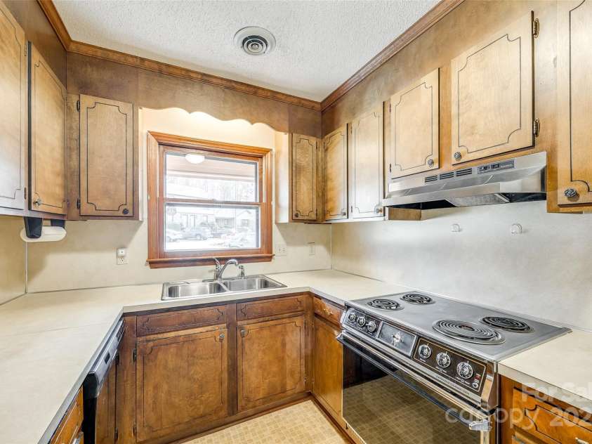 106 Jason Court, Fort Mill, SC 29715.  MLS# CAR4241499, YatesRealty ID 10319. 