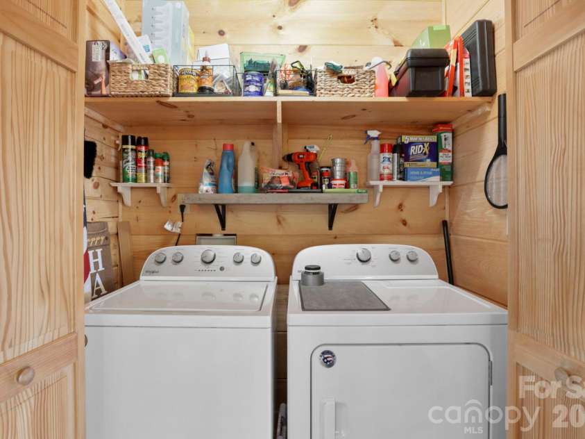 78 Longview Ridge Road, Lake Toxaway, NC 28747.  MLS# CAR4356408, YatesRealty ID 10319. Laundry on main near kitchen