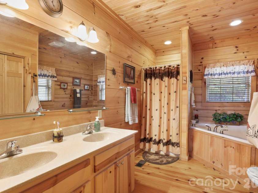 78 Longview Ridge Road, Lake Toxaway, NC 28747.  MLS# CAR4356408, YatesRealty ID 10319. Primary Bathroom