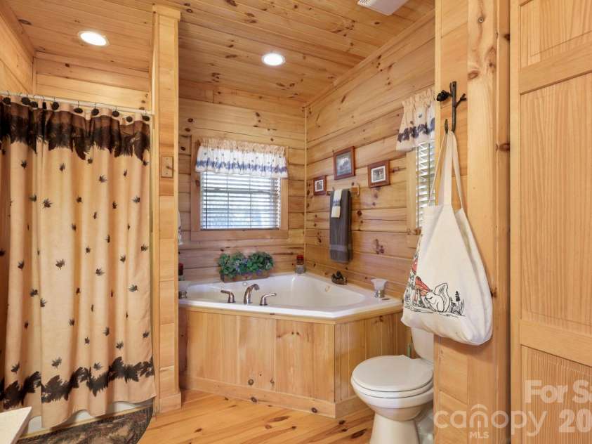 78 Longview Ridge Road, Lake Toxaway, NC 28747.  MLS# CAR4356408, YatesRealty ID 10319. Primary Bathroom