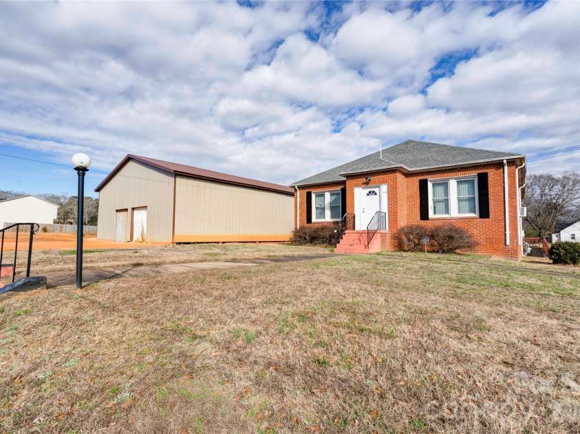 215 Morton Street, Shelby, NC 28152.  MLS# CAR4337684, YatesRealty ID 1032. 