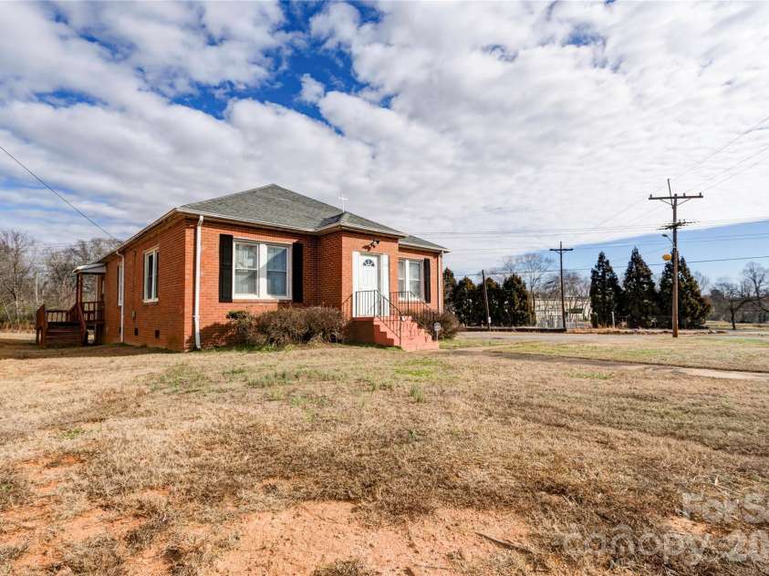 215 Morton Street, Shelby, NC 28152.  MLS# CAR4337684, YatesRealty ID 1032. 