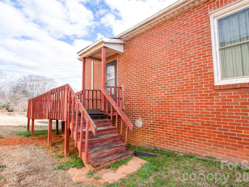 215 Morton Street, Shelby, NC 28152.  MLS# CAR4337684, YatesRealty ID 1032. 