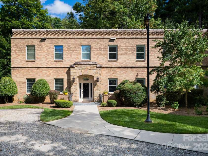 6 Village Lane, Asheville, NC 28803.  MLS# CAR4177341, YatesRealty ID 1032. 