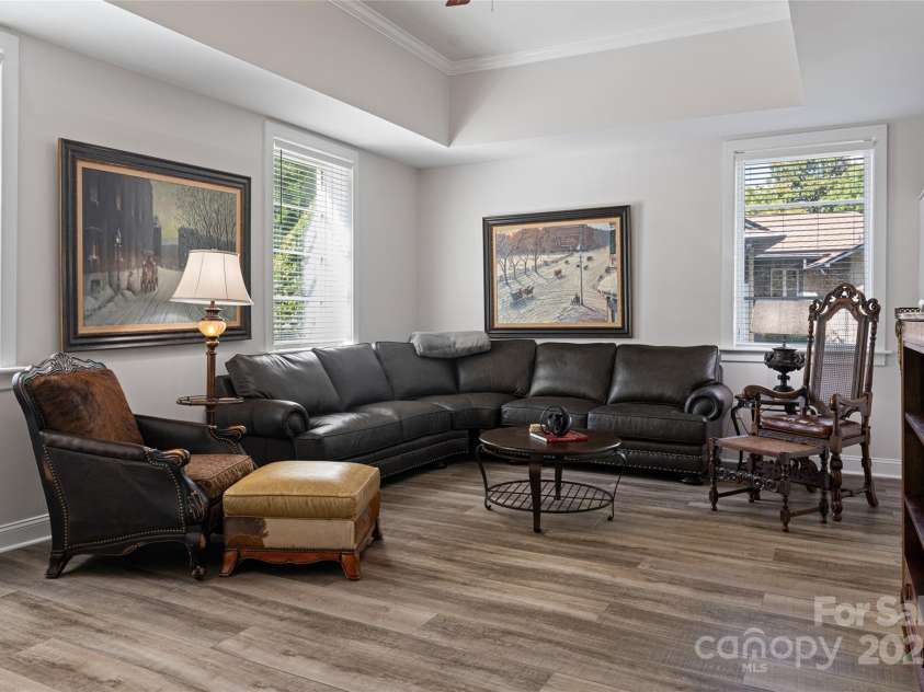 6 Village Lane, Asheville, NC 28803.  MLS# CAR4177341, YatesRealty ID 1032. 