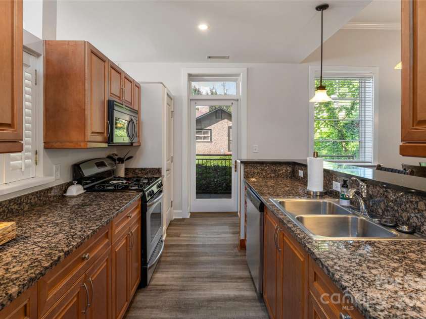 6 Village Lane, Asheville, NC 28803.  MLS# CAR4177341, YatesRealty ID 1032. 