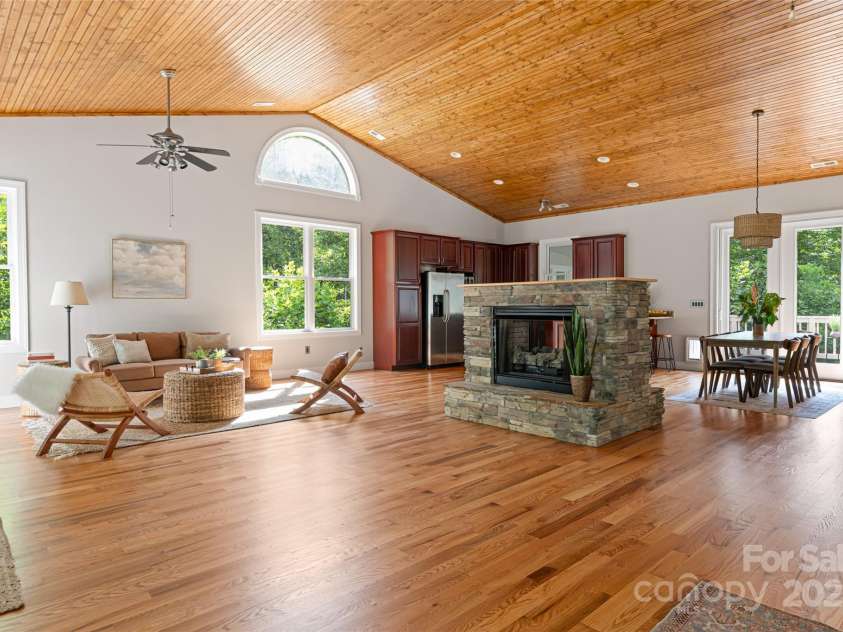 15 Falcon Crest Drive, Fairview, NC 28730.  MLS# CAR4240758, YatesRealty ID 10320. 