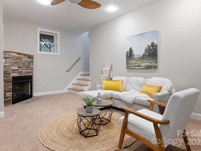 15 Falcon Crest Drive, Fairview, NC 28730.  MLS# CAR4240758, YatesRealty ID 10320. 