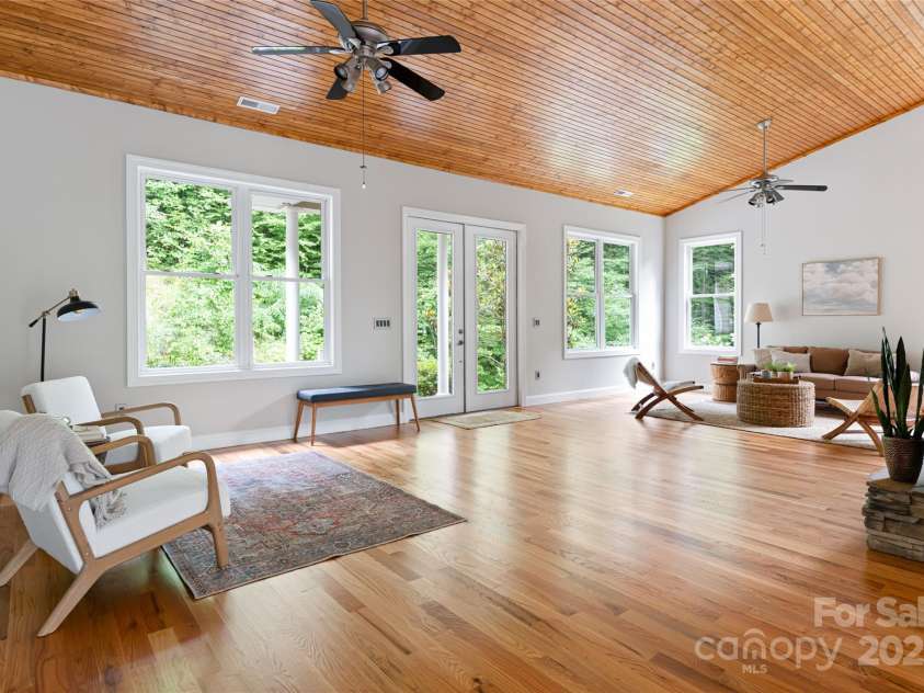 15 Falcon Crest Drive, Fairview, NC 28730.  MLS# CAR4240758, YatesRealty ID 10320. 