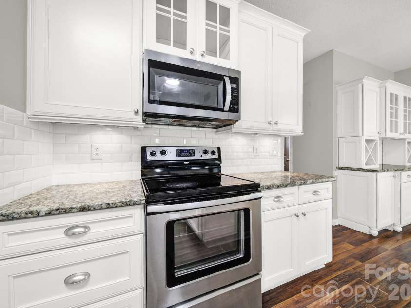 4518 Appley Mead Lane, Charlotte, NC 28269.  MLS# CAR4362525, YatesRealty ID 10320. 