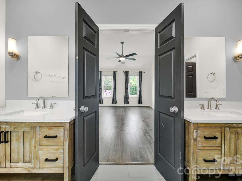 4518 Appley Mead Lane, Charlotte, NC 28269.  MLS# CAR4362525, YatesRealty ID 10320. 