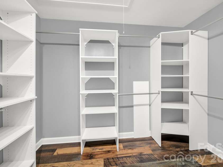 4518 Appley Mead Lane, Charlotte, NC 28269.  MLS# CAR4362525, YatesRealty ID 10320. 