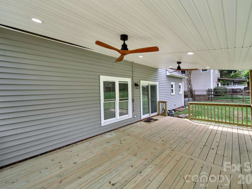 4518 Appley Mead Lane, Charlotte, NC 28269.  MLS# CAR4362525, YatesRealty ID 10320. 