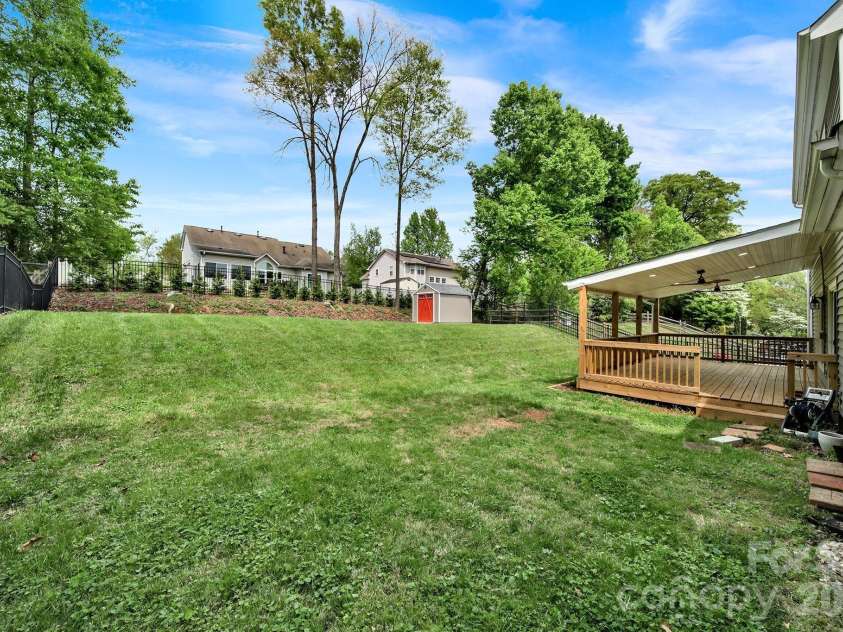 4518 Appley Mead Lane, Charlotte, NC 28269.  MLS# CAR4362525, YatesRealty ID 10320. 