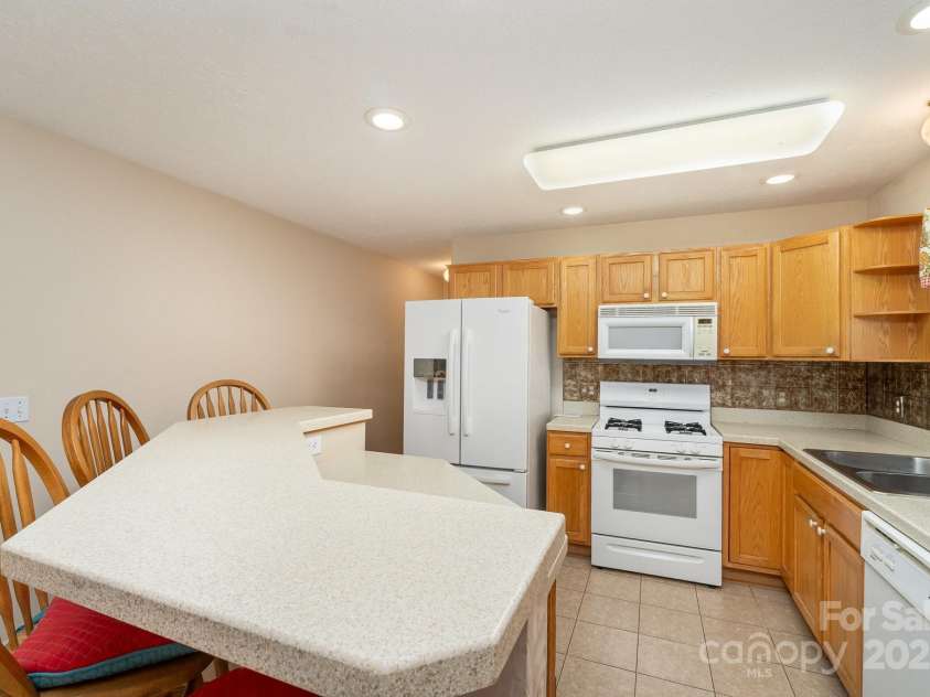 24697 Ramsey Drive, Albemarle, NC 28001.  MLS# CAR4227470, YatesRealty ID 10321. Breakfast Bar & Kitchen View