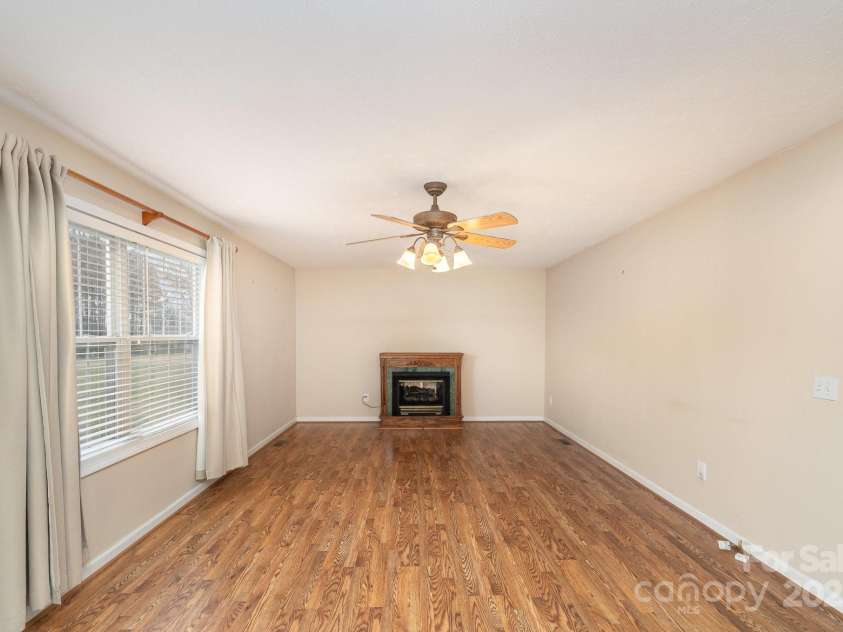 24697 Ramsey Drive, Albemarle, NC 28001.  MLS# CAR4227470, YatesRealty ID 10321. Livingroom