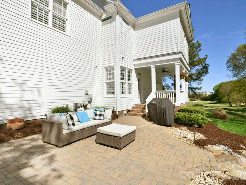 522 Oak Drive, Huntersville, NC 28078.  MLS# CAR4364306, YatesRealty ID 10321. 