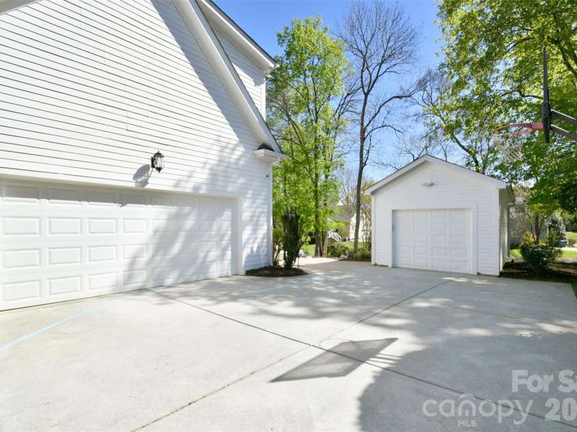 522 Oak Drive, Huntersville, NC 28078.  MLS# CAR4364306, YatesRealty ID 10321. 