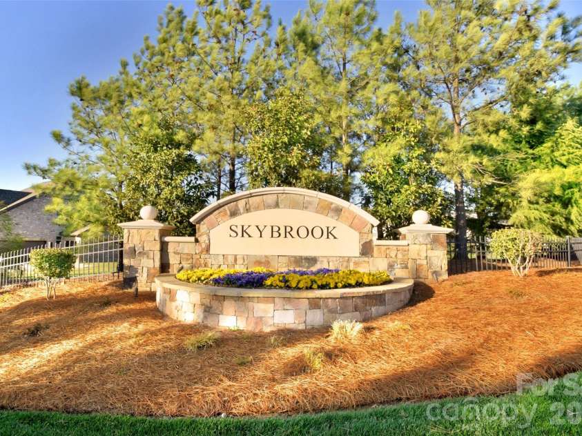 522 Oak Drive, Huntersville, NC 28078.  MLS# CAR4364306, YatesRealty ID 10321. 