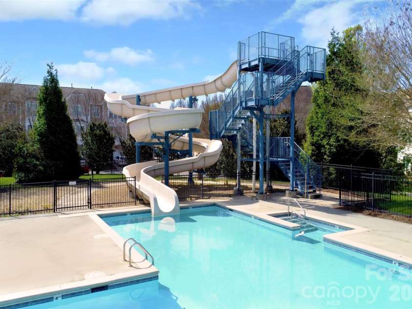 522 Oak Drive, Huntersville, NC 28078.  MLS# CAR4364306, YatesRealty ID 10321. 