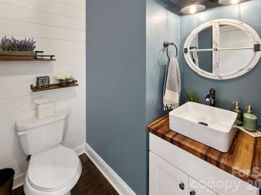 522 Oak Drive, Huntersville, NC 28078.  MLS# CAR4364306, YatesRealty ID 10321. 