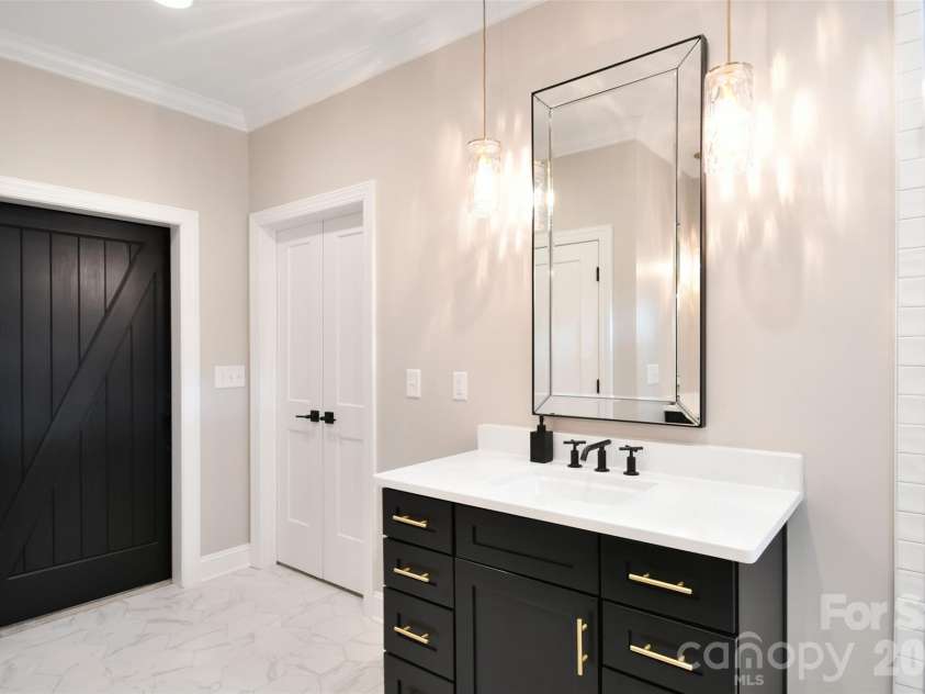 522 Oak Drive, Huntersville, NC 28078.  MLS# CAR4364306, YatesRealty ID 10321. 