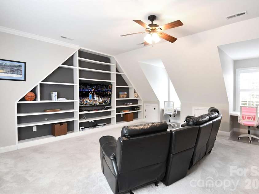 522 Oak Drive, Huntersville, NC 28078.  MLS# CAR4364306, YatesRealty ID 10321. 