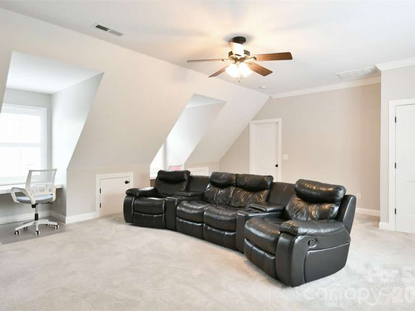 522 Oak Drive, Huntersville, NC 28078.  MLS# CAR4364306, YatesRealty ID 10321. 